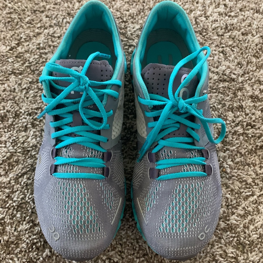 ON Cloud Running shoes